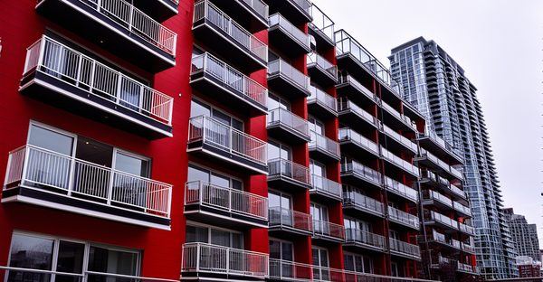 Condos rouge montréal : luxe, sécurité et vues panoramiques